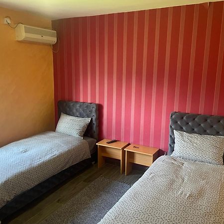 Hostel Grof Mrcajevci Esterno foto
