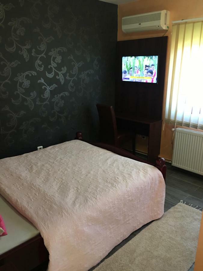 Hostel Grof Mrcajevci Esterno foto